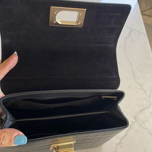 Furla black leather handbag with short handle and adjustable shoulder strap. - Picture 3 of 7